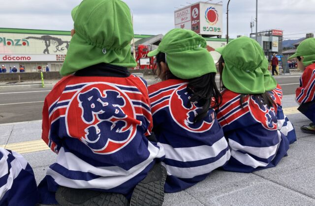 一斉放水と防災ヘリ訓練を見学しました（らいおん組）