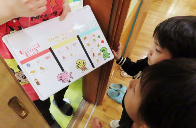 お当番活動を頑張っています！（らいおん組）