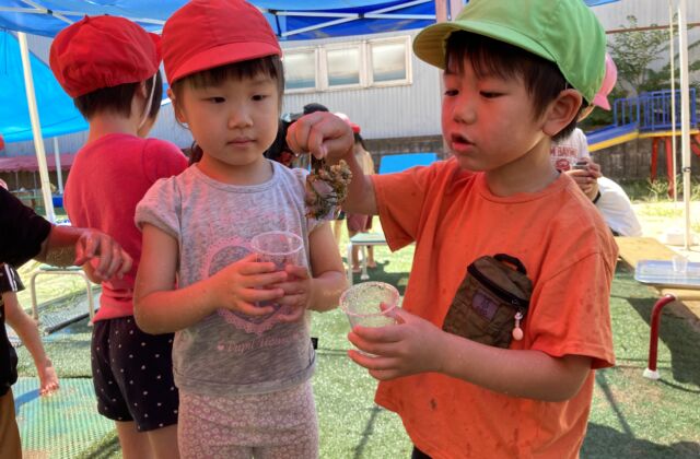 氷あそびと泥んこ遊び