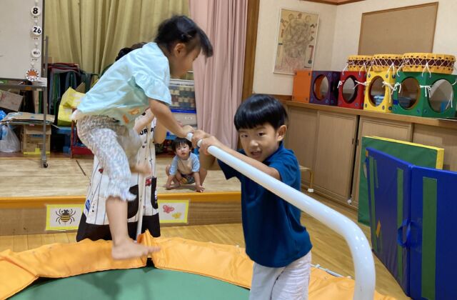 雨の日はホールで遊ぼう！！